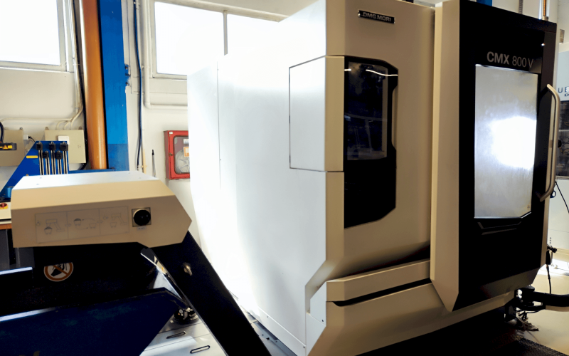 Вертикальний обробний центр з ЧПУ DMG MORI CMX 800 V
