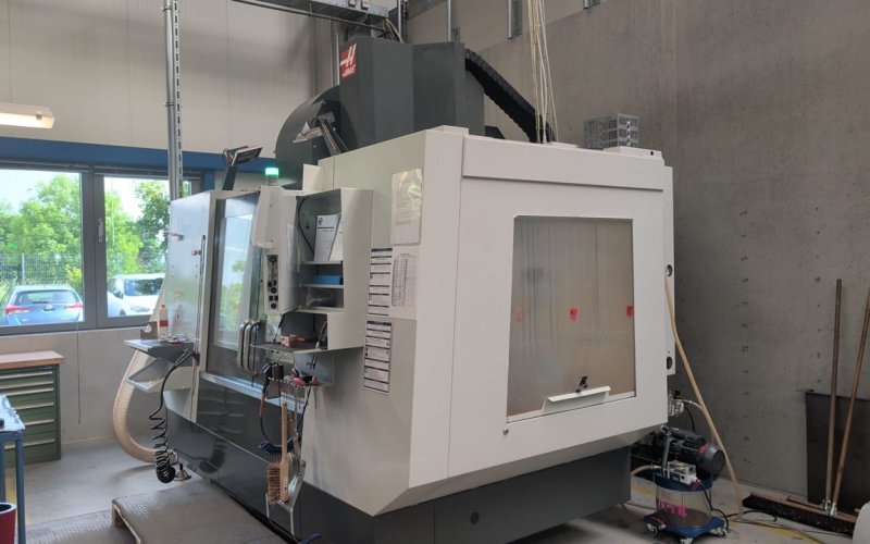 Вертикальний обробний центр з ЧПУ HAAS VF-5XT