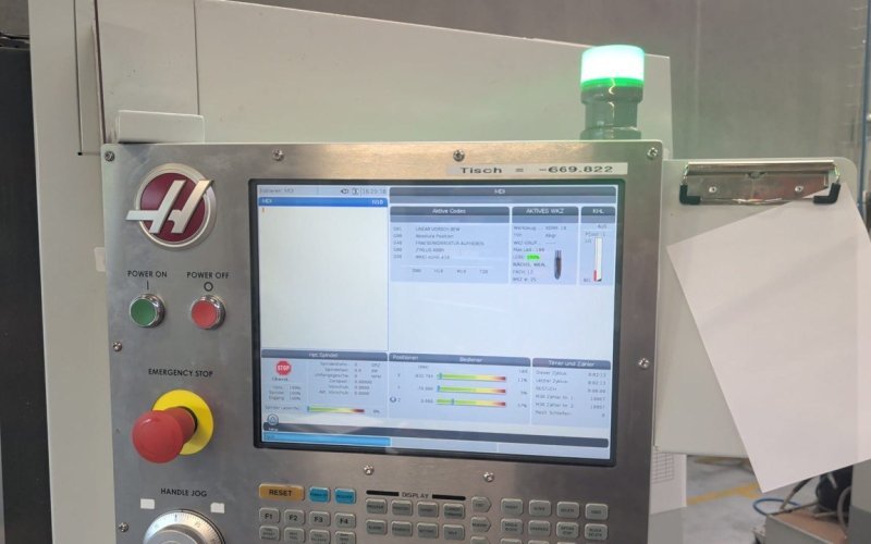 Вертикальный обрабатывающий центр с ЧПУ HAAS VF-5XT