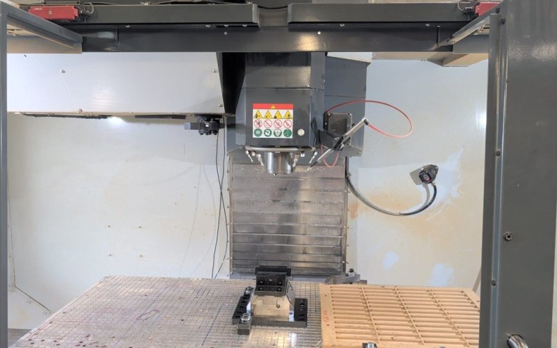 Вертикальний обробний центр з ЧПУ HAAS VF-5XT
