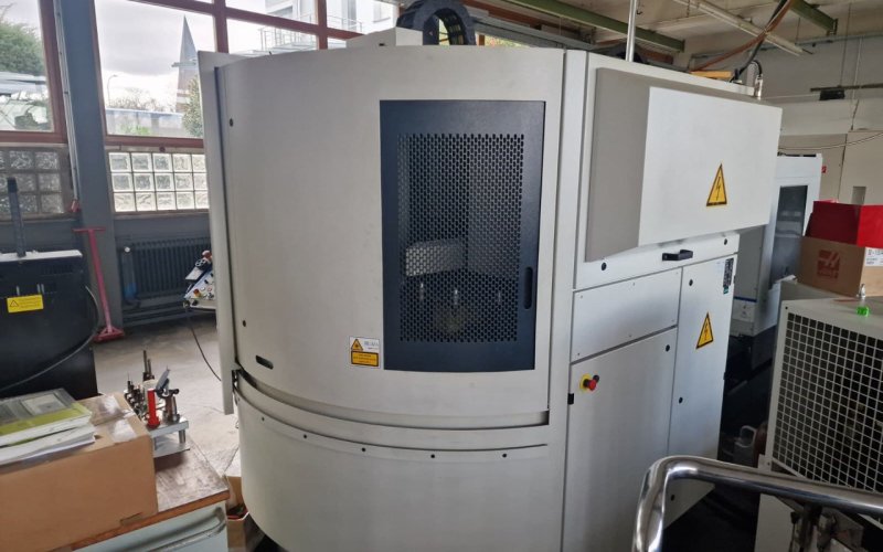 Вертикальний обробний центр  з ЧПУ MIKRON HSM 500
