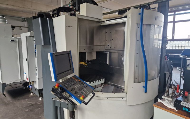 Вертикальний обробний центр  з ЧПУ MIKRON HSM 500