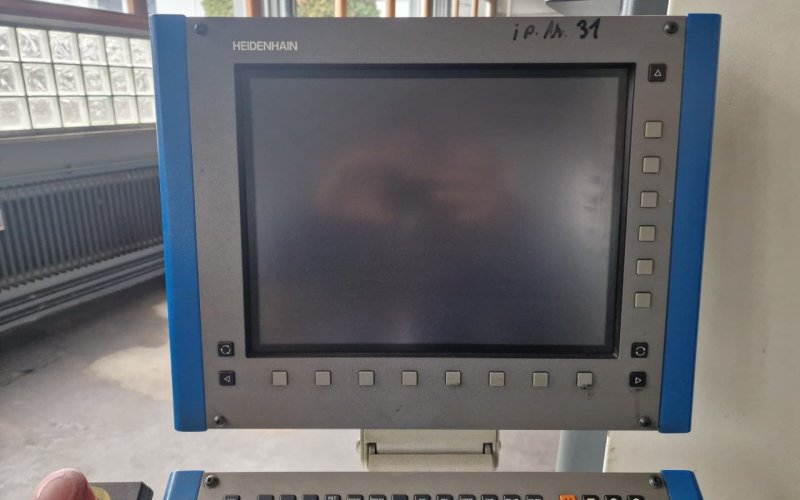 Вертикальний обробний центр  з ЧПУ MIKRON HSM 500