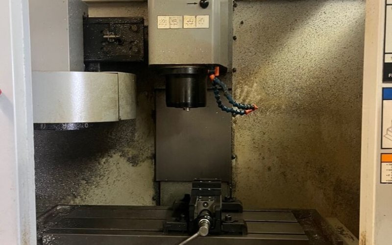Вертикальный обрабатывающий центр с ЧПУ Мини-фрезер HAAS Super Mini Mill