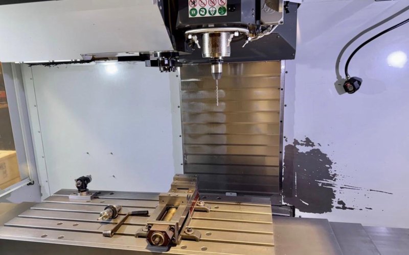 Вертикальный обрабатывающий центр с ЧПУ (с 4-й осью) HAAS VF-3