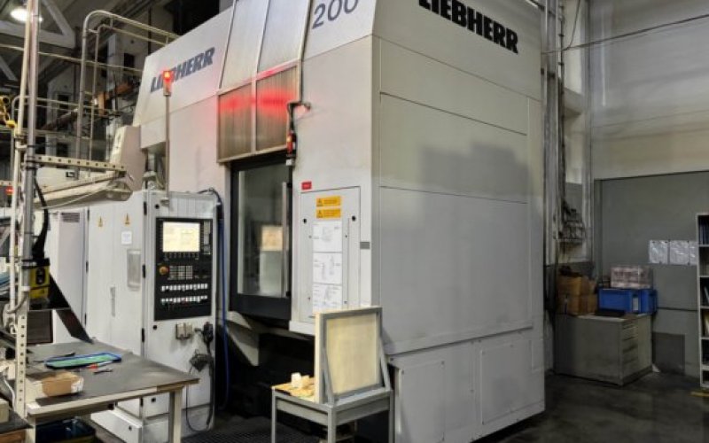 Зубодовбальний верстат з ЧПУ LIEBHERR LFS 200