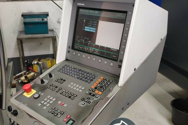 5-осевой обрабатывающий центр с ЧПУ DECKEL MAHO DMU 50 T