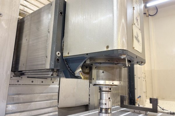 5-осьовий обробний центр з рухомою колоною DMG MORI - DMF 180-7