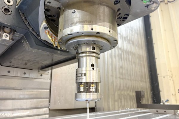 5-осьовий обробний центр з рухомою колоною DMG MORI - DMF 180-7