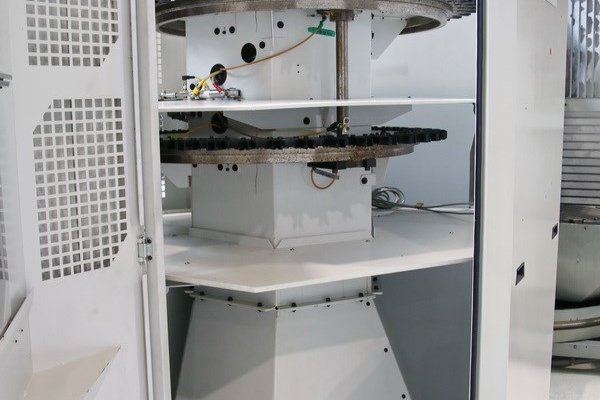 5-осевой вертикальный обрабатывающий центр HERMLE - C 30 UP Dynamic