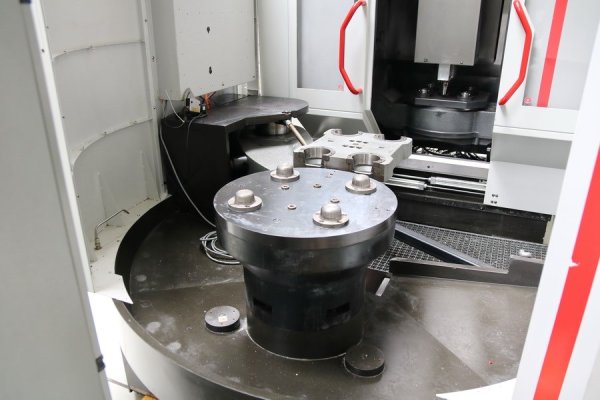 5-осевой вертикальный обрабатывающий центр HERMLE - C 30 UP Dynamic