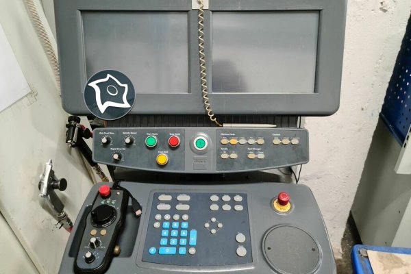 5-осевой вертикальный обрабатывающий центр с ЧПУ HURCO VM 10 U