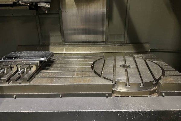5-осевой вертикальный обрабатывающий центр с ЧПУ  HURCO VMX 60 SRTi