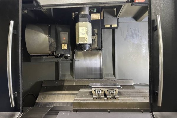5-осевой вертикальный обрабатывающий центр с ЧПУ  HURCO VMX 60 SRTi