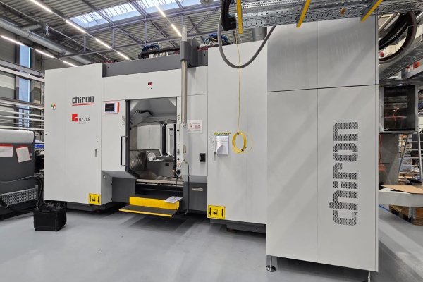 Двухшпиндельный 5-осевой обрабатывающий центр с ЧПУ Chiron DZ 28 P five axis