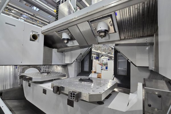 Двухшпиндельный 5-осевой обрабатывающий центр с ЧПУ Chiron DZ 28 P five axis