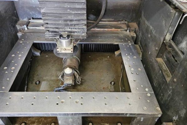 Електроерозійний дротяно-вирізний верстат Fanuc Alpha-1C