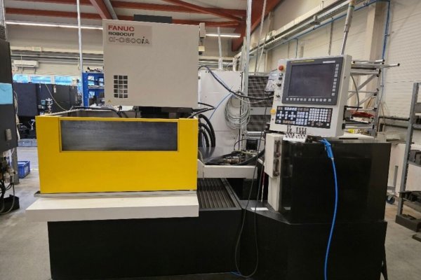 Электроэрозионный станок Fanuc RoboCut alpha C600iA