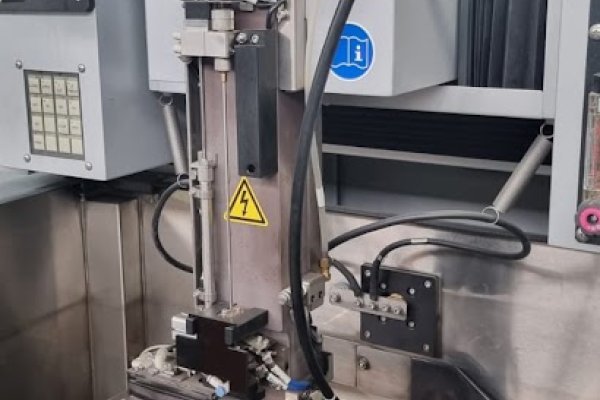 Електроерозійний верстат SODICK VL400Q
