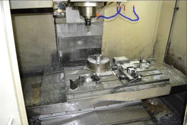 Фрезерный обрабатывающий центр HARDINGE VMC 700