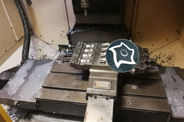 Фрезерный вертикальный станок с ЧПУ FANUC ROBODRILL ALPHA T21i E 