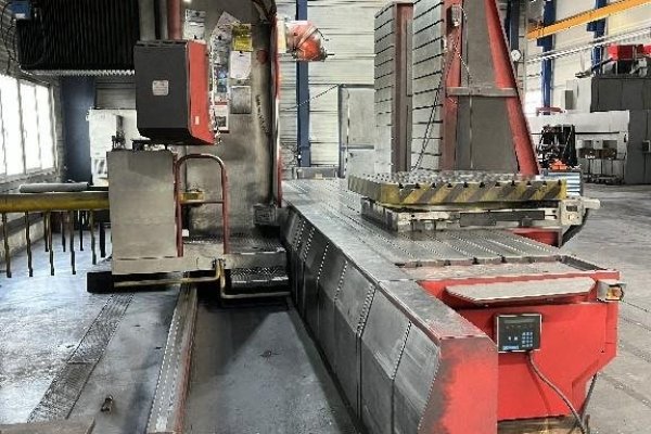 Гнучкий фрезерний верстат із рухомою колоною MECOF CS 500