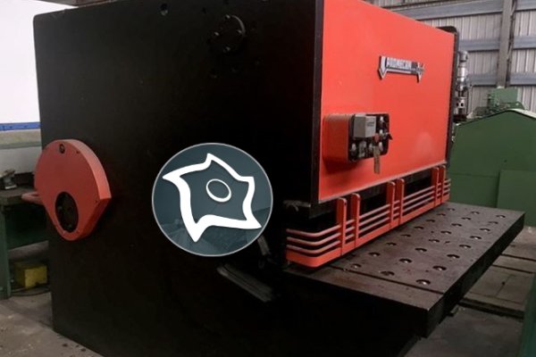 Гидравлические гильотинные ножницы AMADA-PROMECAM CS 1550 x 22 mm