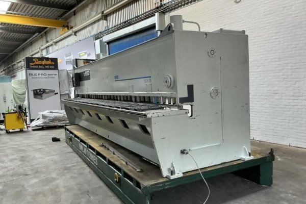 Гидравлические гильотинные ножницы LVD MVSB 62/6,35 