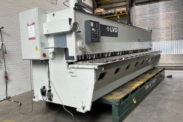 Гидравлические гильотинные ножницы LVD MVSB 62/6,35 