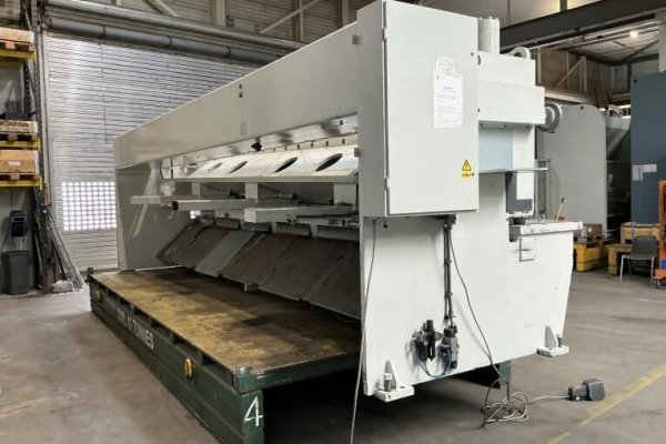 Гидравлические гильотинные ножницы LVD MVSB 62/6,35 