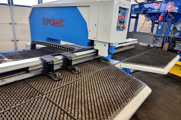 Гідравлічний координатно-пробивний верстат з ЧПУ EUROMAC ZX 1000/30