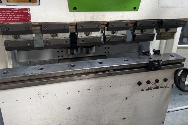 Гідравлічний листозгинальний прес ADIRA QHD-2512 PLC