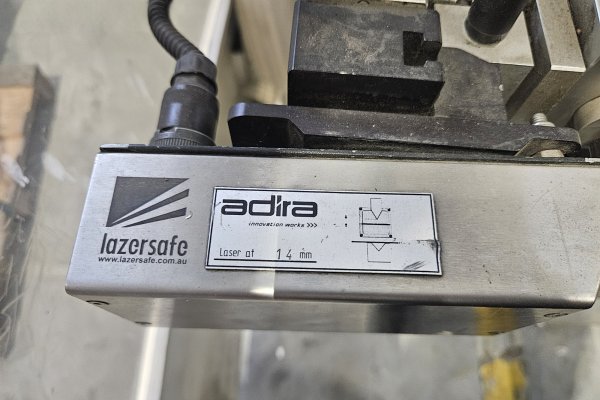 Гідравлічний листозгинальний прес ADIRA QHD-2512 PLC