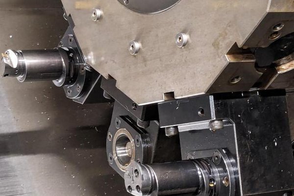 Горизонтальний токарно-фрезерний обробний центр з ЧПУ 2014 HWACHEON Hi-TECH 850L YMC