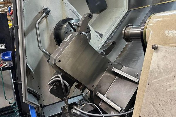 Горизонтальний токарно-фрезерний обробний центр з ЧПУ 2014 HWACHEON Hi-TECH 850L YMC