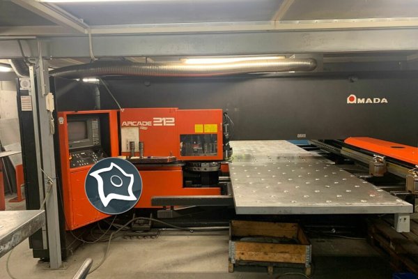 Координатно-пробивний прес з ЧПУ Amada Arcade 212