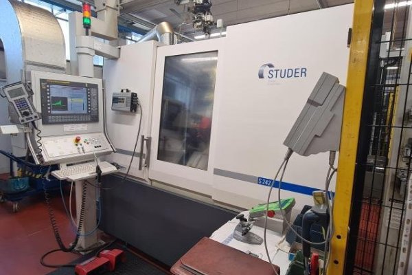 Круглошліфувальний станок з ЧПУ STUDER S 242