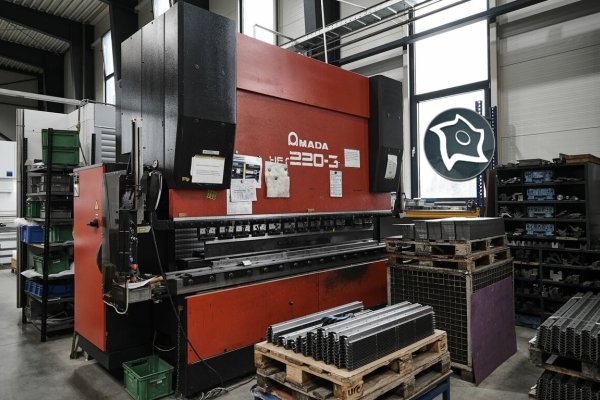 Листозгинальний гідравлічний прес з ЧПУ Amada HFT 220-3 L
