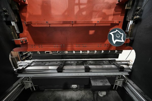 Листозгинальний гідравлічний прес з ЧПУ Amada HFT 220-3 L