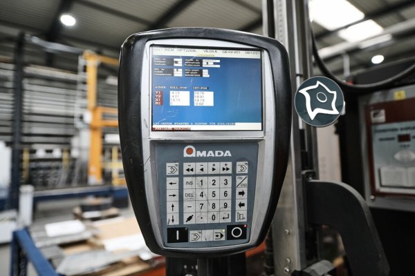 Листозгинальний гідравлічний прес з ЧПУ Amada HFT 220-3 L