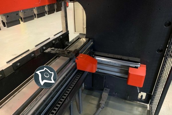 Листозгинальний гідравлічний прес з ЧПУ AMADA PROMECAM HFP 100-3