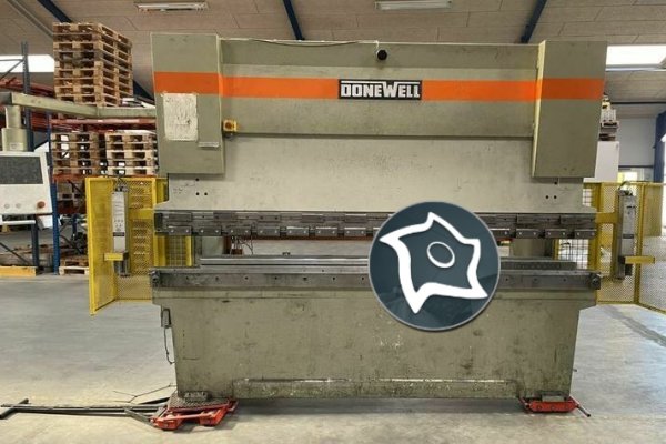 Листозгинальний гідравлічний прес з ЧПУ DONEWELL 3050 x 80 to
