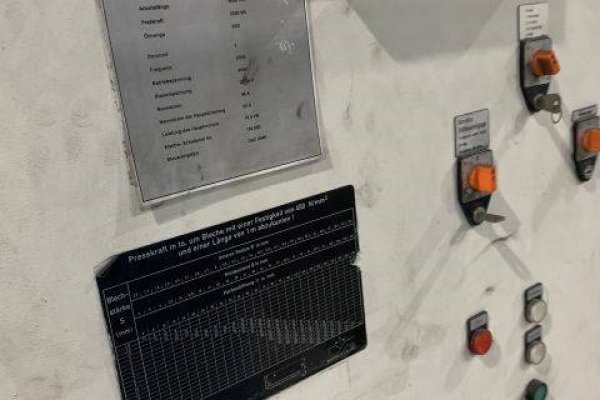Листозгинальний гідравлічний прес з ЧПУ EHT Variopress 225