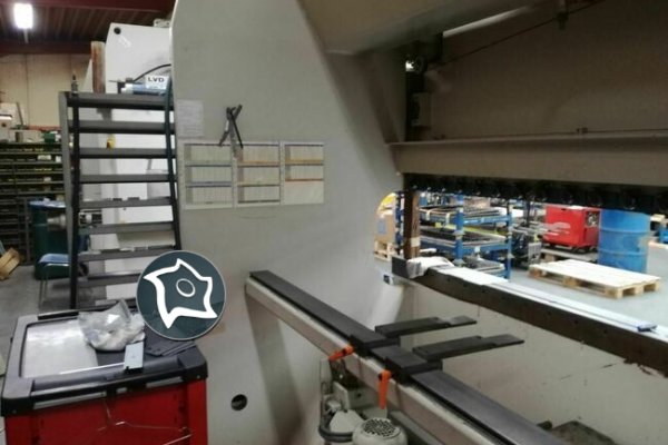 Листогибочный гидравлический пресс с ЧПУ LVD PPEB 100/30