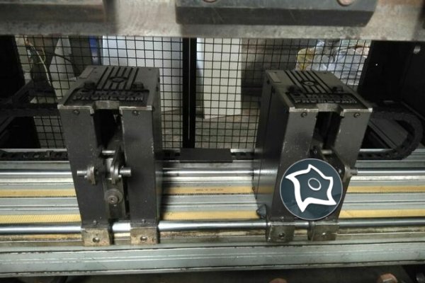 Листозгинальний прес AMADA HFB 8025