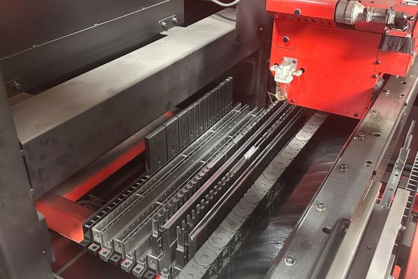 Листозгинальний прес Amada HG 1003 ATC ARs