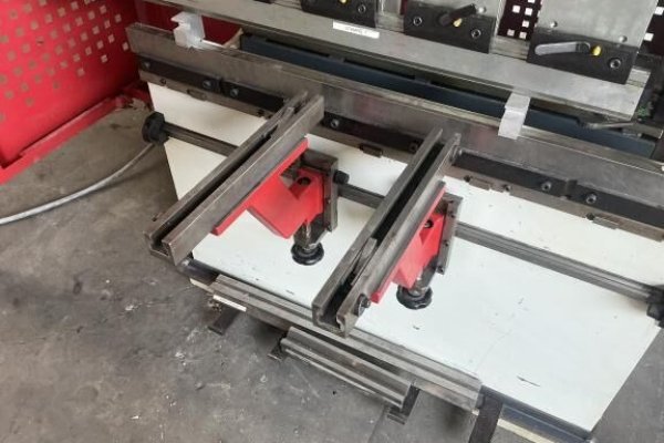 Листозгинальний прес Baykal APHS 1250x35