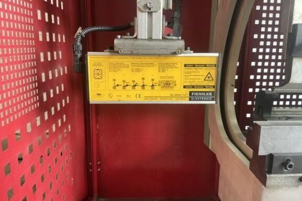 Листозгинальний прес Baykal APHS 1250x35