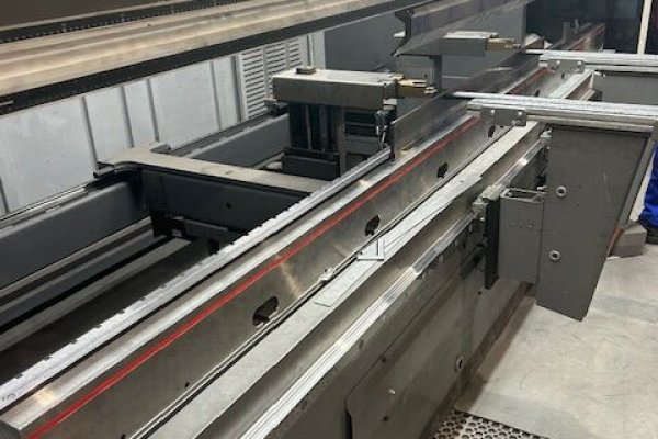 Листозгинальний прес преміум-класу Bystronic Xpert Pro 320/4100