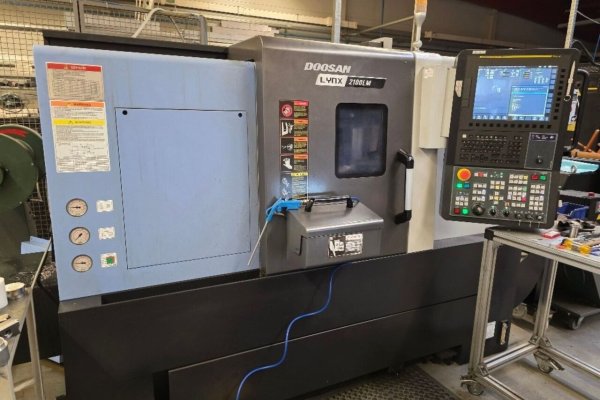 Металлический токарный станок Doosan LYNX2100LMB